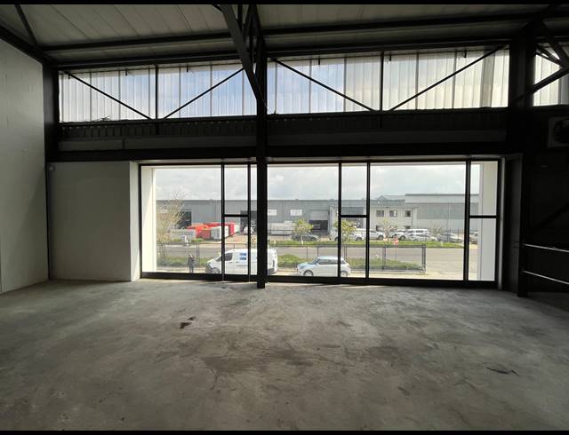 518M² WAREHOUSE TO LET IN STIKLAND INDUSTRIAL